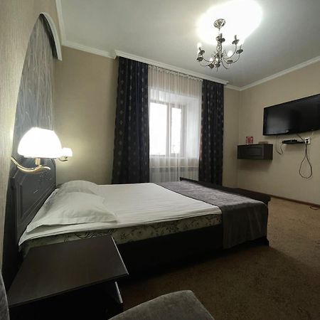 Vip Mini Hotel Semey Eksteriør billede
