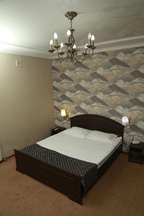 Vip Mini Hotel Semey Eksteriør billede