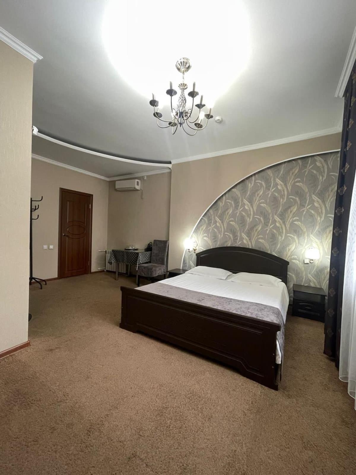Vip Mini Hotel Semey Eksteriør billede