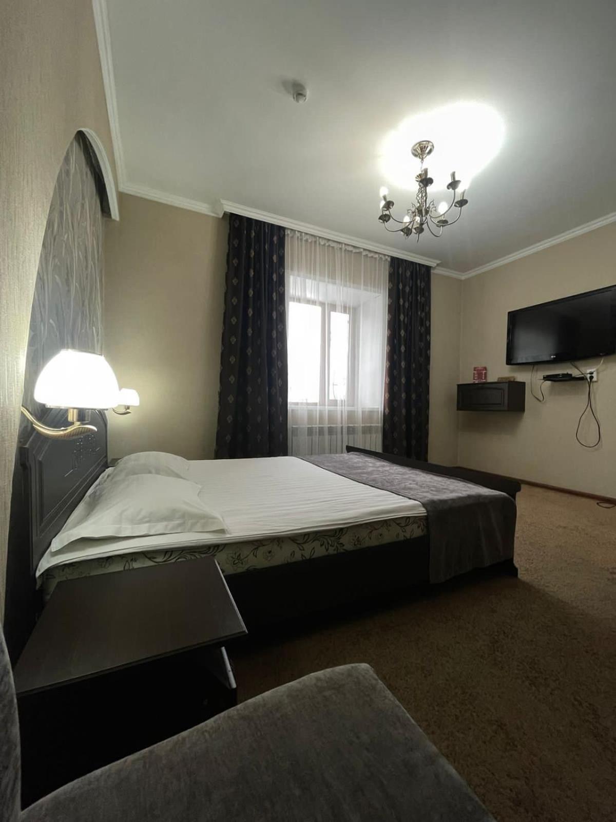 Vip Mini Hotel Semey Eksteriør billede