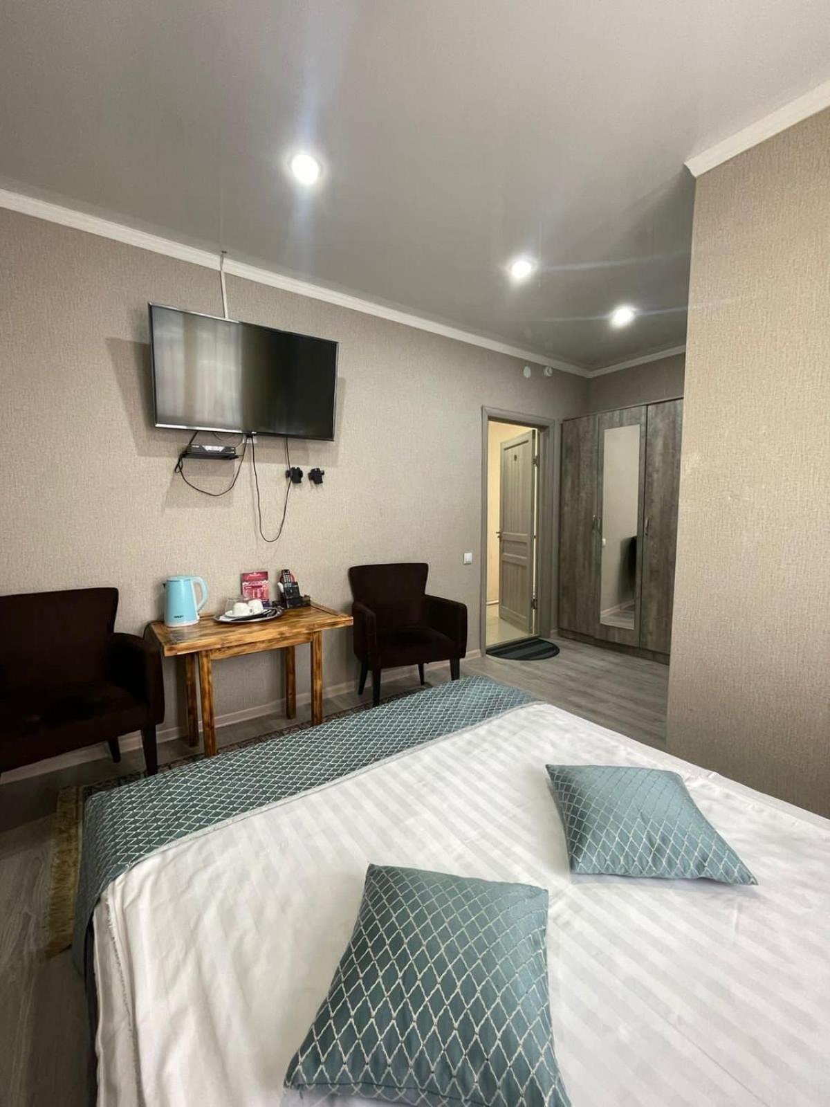 Vip Mini Hotel Semey Eksteriør billede