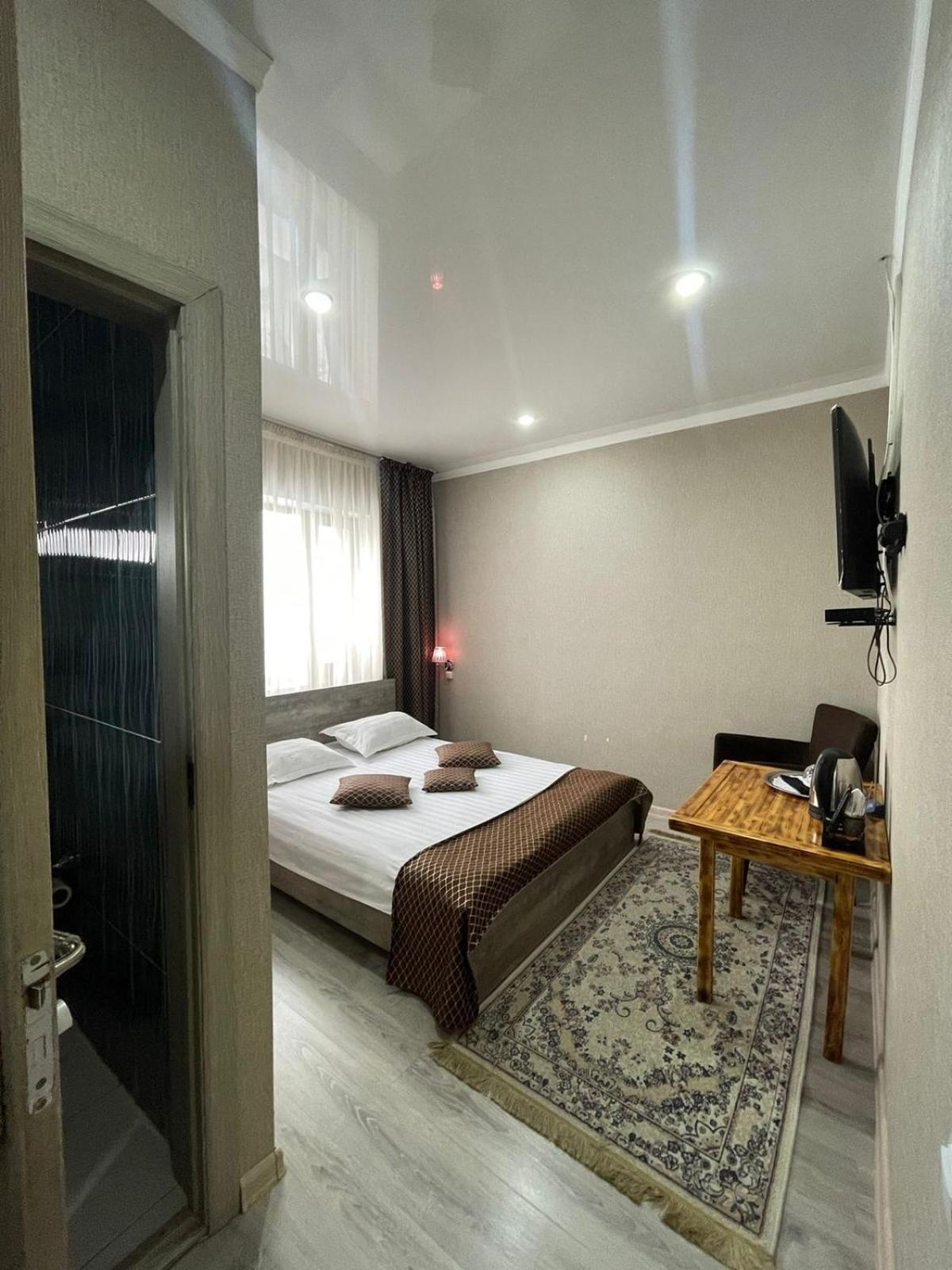 Vip Mini Hotel Semey Eksteriør billede