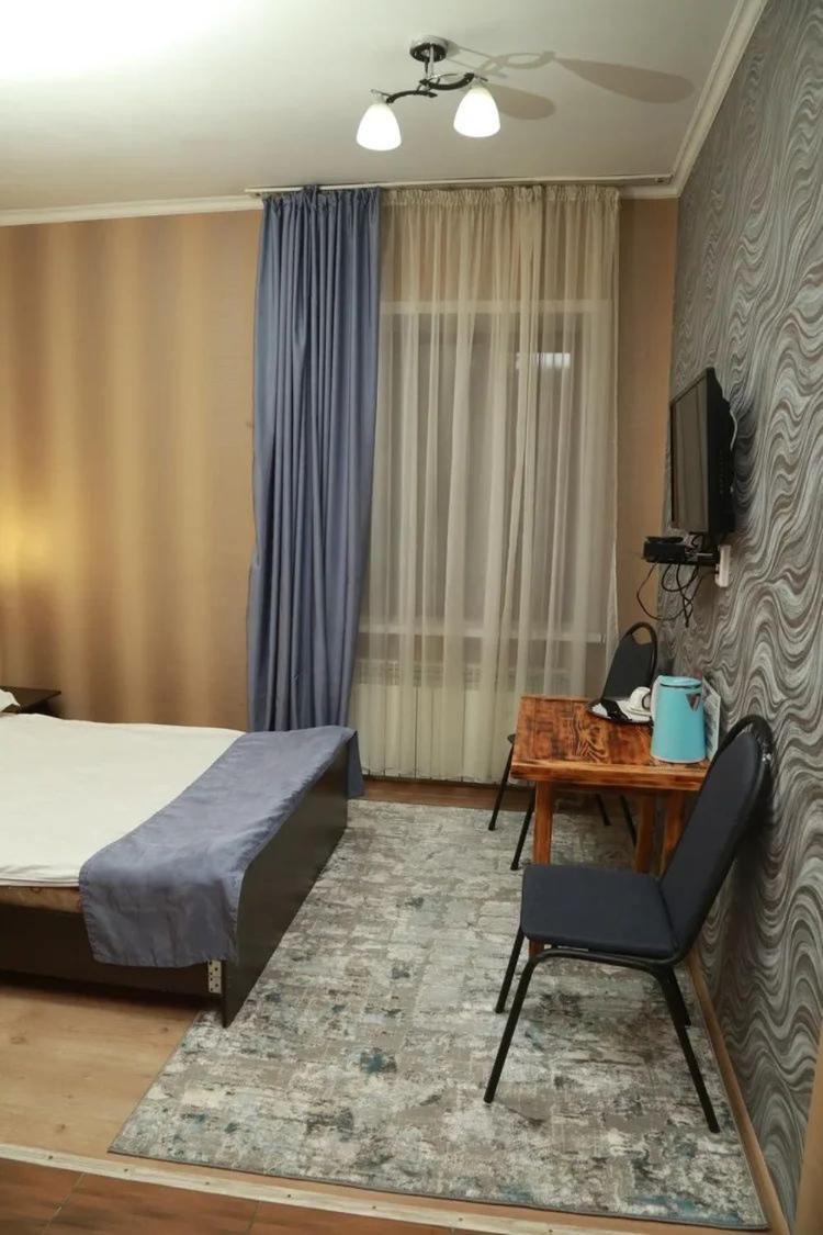 Vip Mini Hotel Semey Eksteriør billede