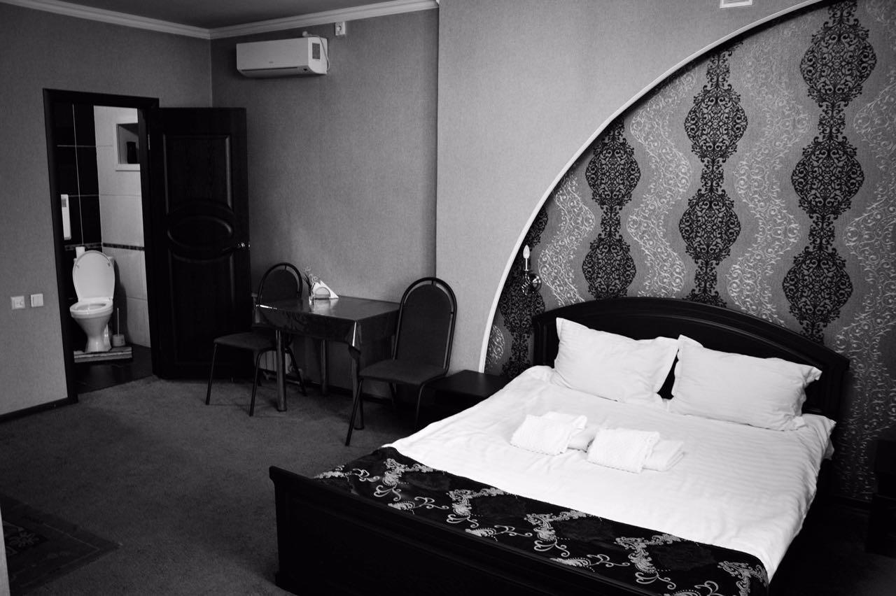 Vip Mini Hotel Semey Eksteriør billede