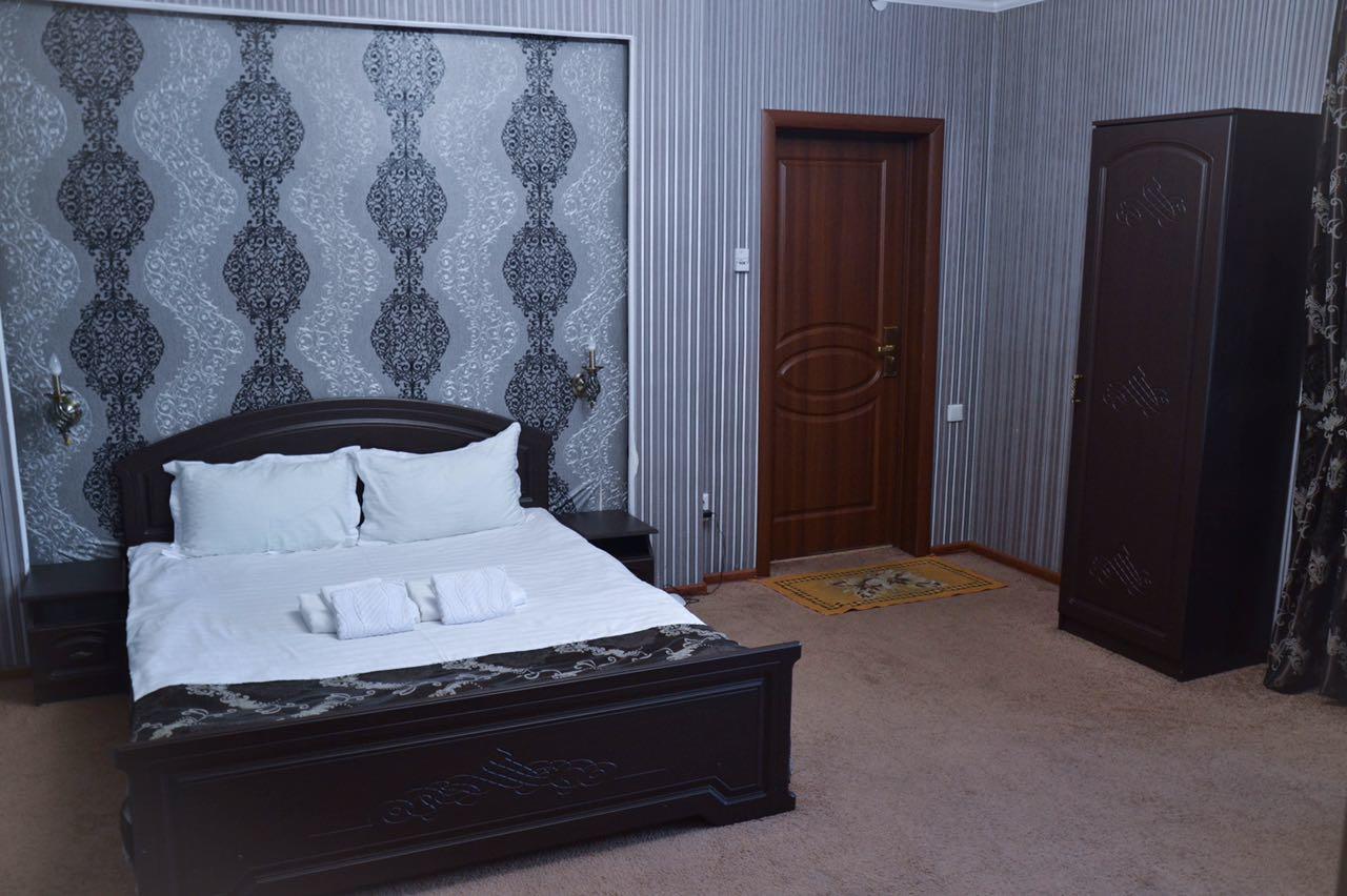 Vip Mini Hotel Semey Eksteriør billede