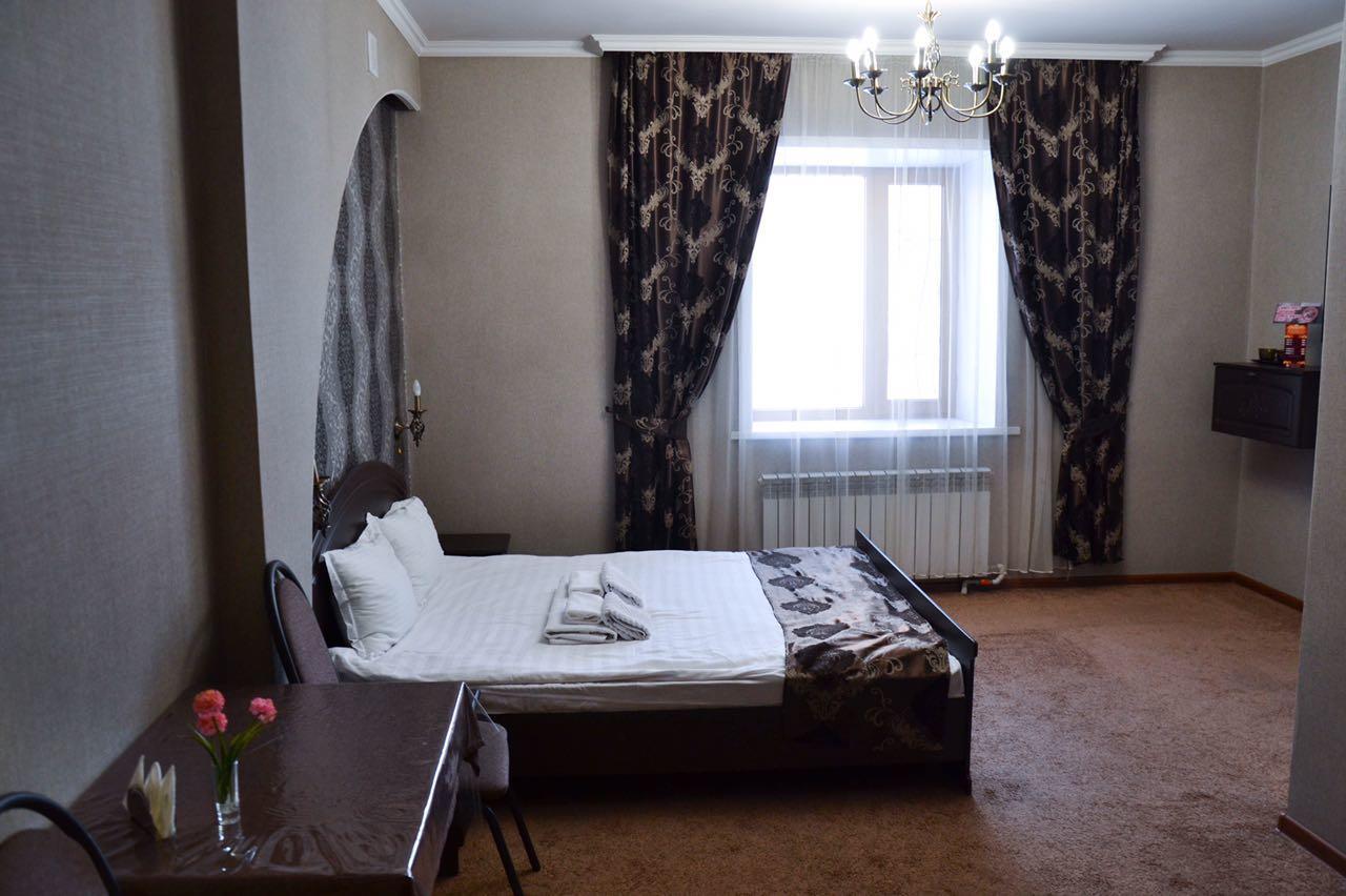 Vip Mini Hotel Semey Eksteriør billede
