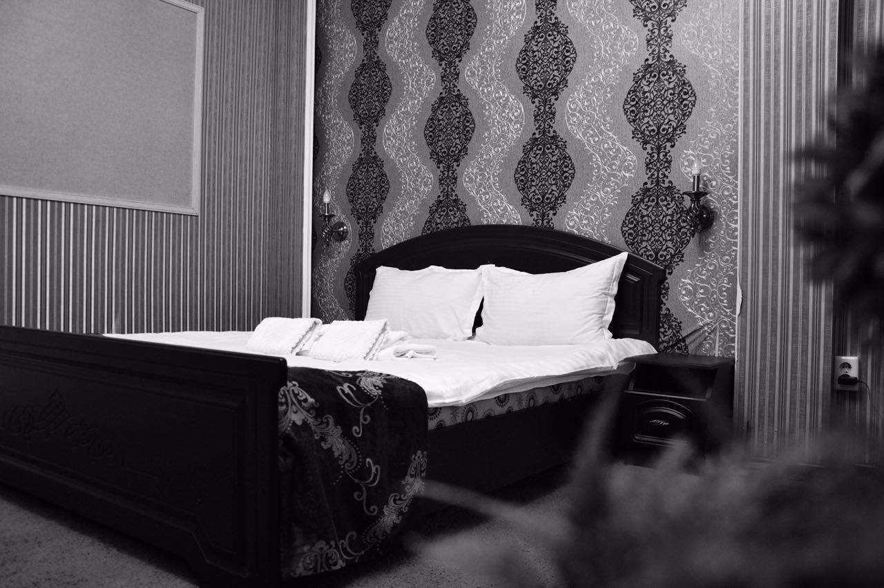 Vip Mini Hotel Semey Eksteriør billede