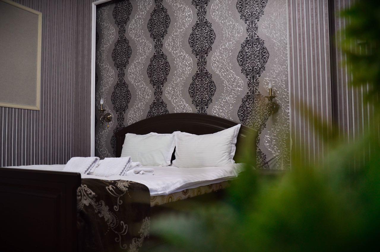 Vip Mini Hotel Semey Eksteriør billede